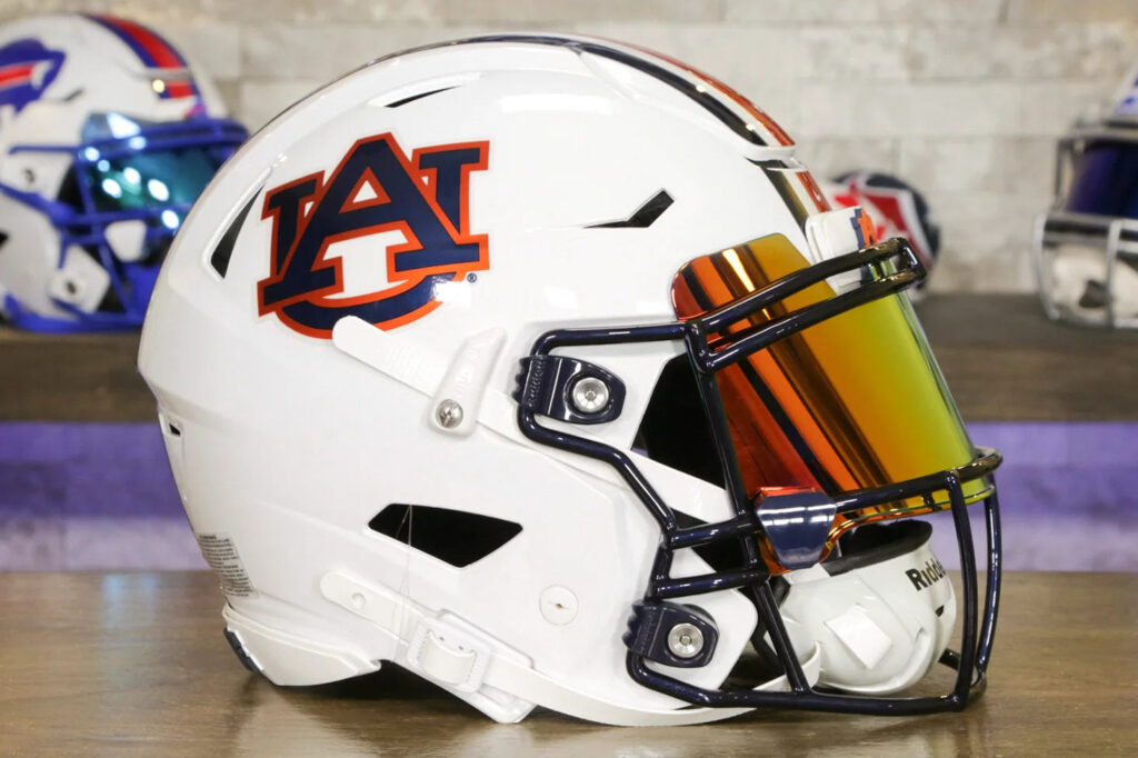 AuburnTigersRiddellSpeedFlexHelmet-GGEdition01_7b17d5b7-a378-420e-8e6d-e913ca5080b2